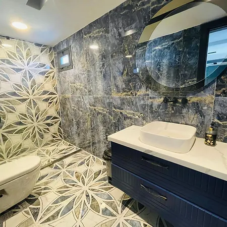 Luxury With Private Pool كوشاداسيه